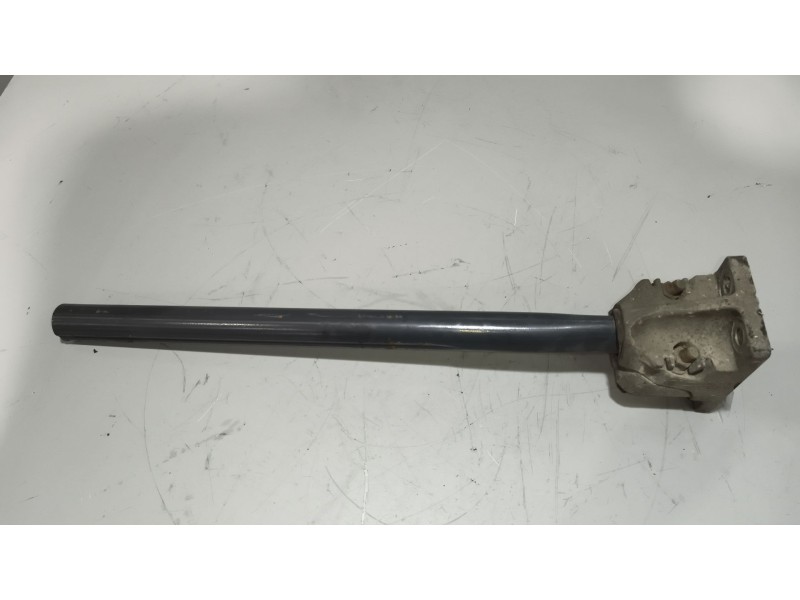 Recambio de soporte guardabarros trasero para renault magnum ab diesel referencia OEM IAM 21213203 21213202 