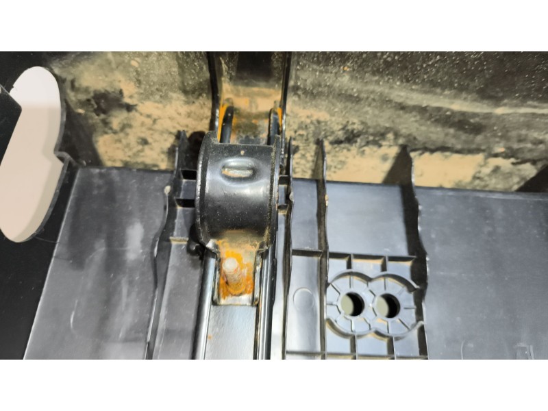 Recambio de guardabarros trasero izquierdo para renault magnum ab diesel referencia OEM IAM   