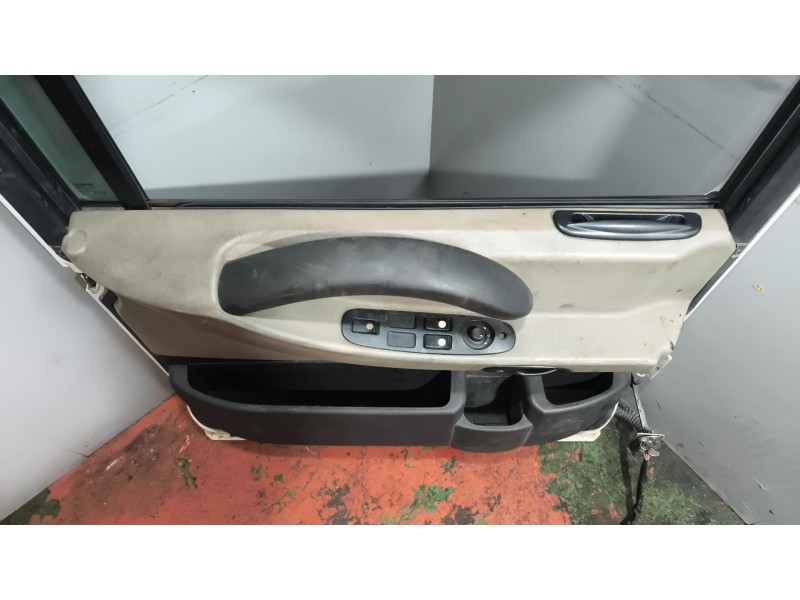 Recambio de puerta delantera izquierda para renault magnum ab 2005 12.8 diesel referencia OEM IAM 7482033226  