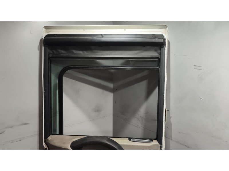 Recambio de puerta delantera izquierda para renault magnum ab 2005 12.8 diesel referencia OEM IAM 7482033226  