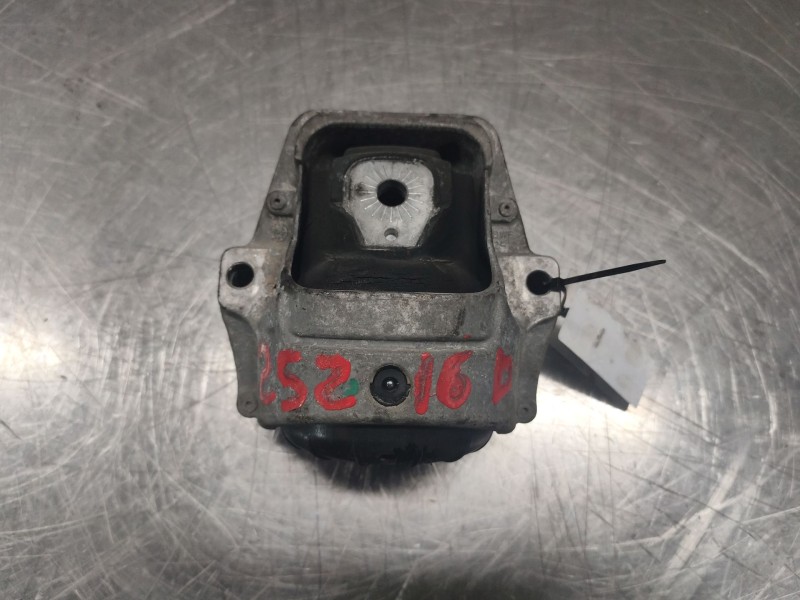 Recambio de soporte motor derecho para audi a4 ber. (b8) básico referencia OEM IAM 8k0199381  