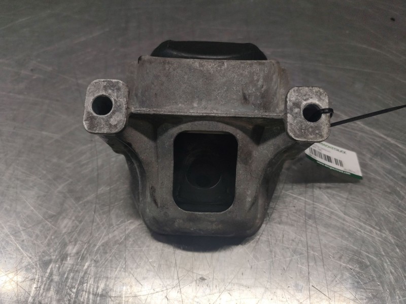 Recambio de soporte motor derecho para audi a4 ber. (b8) básico referencia OEM IAM 8k0199381  