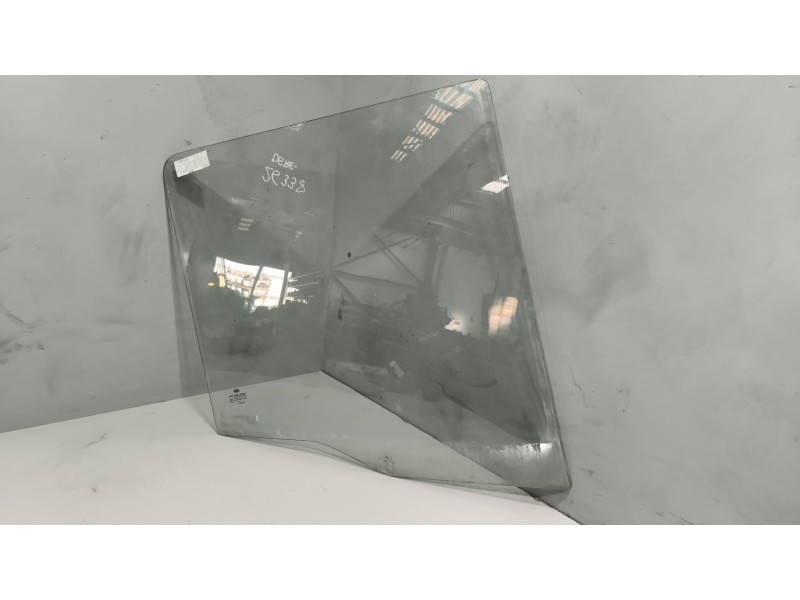 Recambio de luna delantera derecha para nissan trucks atleon 210 referencia OEM IAM 803009X001 803009X400 