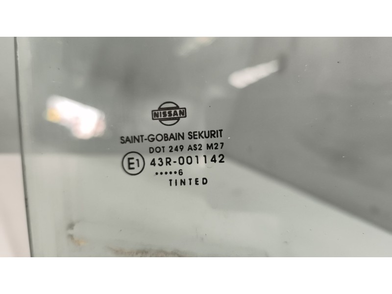 Recambio de luna delantera derecha para nissan trucks atleon 210 referencia OEM IAM 803009X001 803009X400 