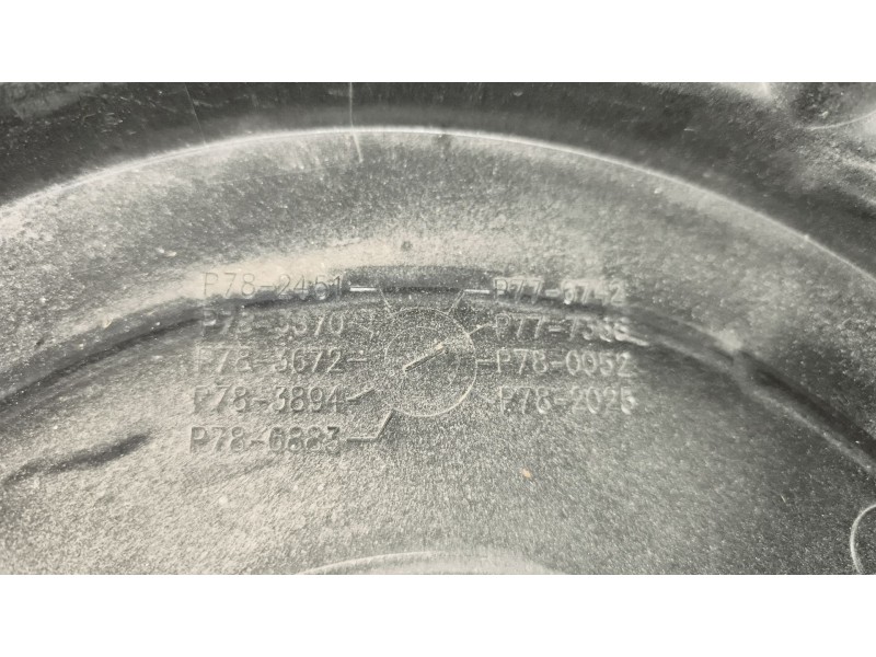 Recambio de filtro aire para renault hr xxx.18/26 premium 01 referencia OEM IAM 5001825819 TAPA FILTRO AIRE 