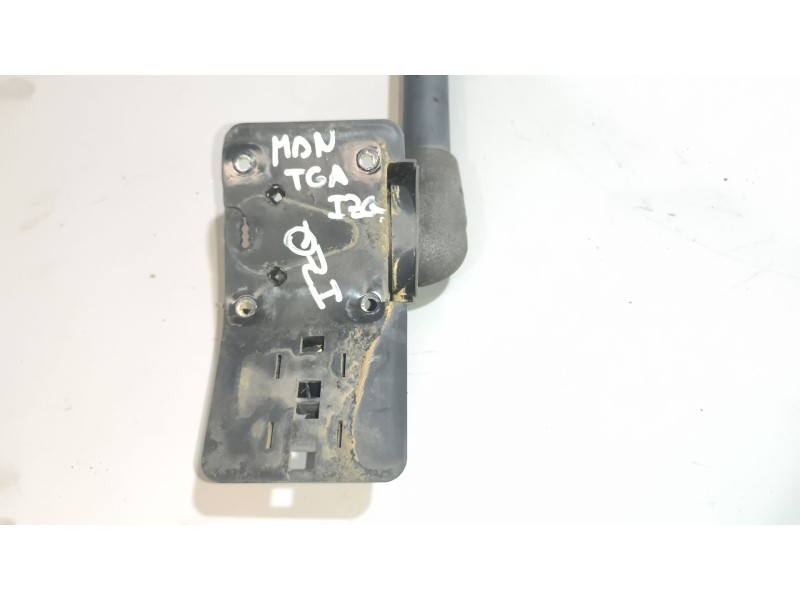 Recambio de brazo retrovisor izquierdo para man tg - a 26.xxx 10.5 diesel referencia OEM IAM 81637316569  