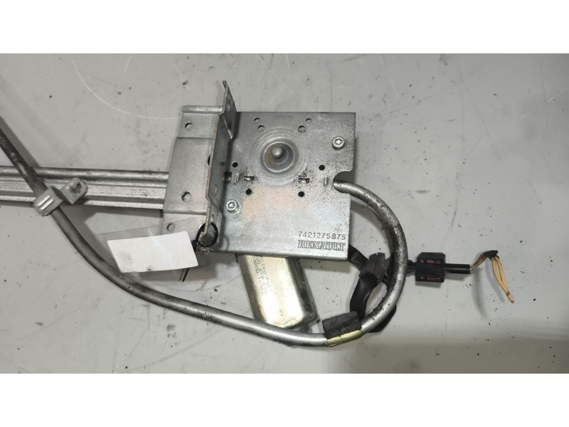 Recambio de elevalunas delantero derecho para renault magnum ab 2005 12.8 diesel referencia OEM IAM 74212758575  