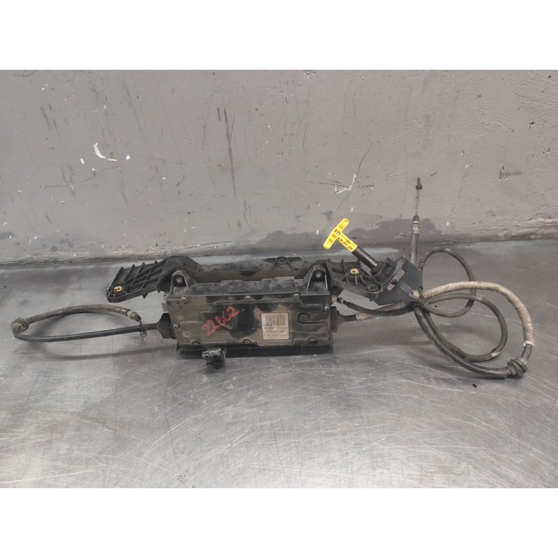 Recambio de freno de mano electrico para renault scenic ii grand confort authentique referencia OEM IAM 8200571486  