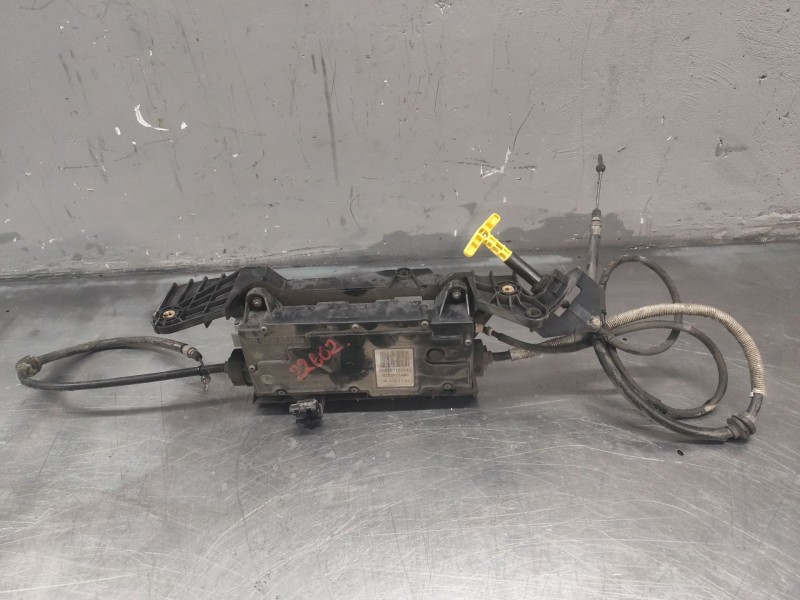 Recambio de freno de mano electrico para renault scenic ii grand confort authentique referencia OEM IAM 8200571486  