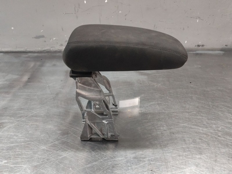Recambio de apoyabrazos central para audi q3 (f3b) 35 tdi quattro referencia OEM IAM 83A864283  