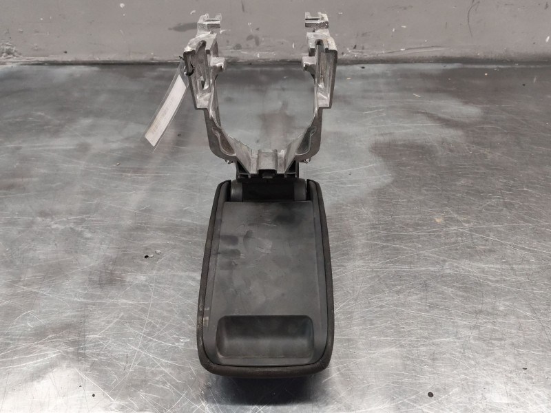 Recambio de apoyabrazos central para audi q3 (f3b) 35 tdi quattro referencia OEM IAM 83A864283  