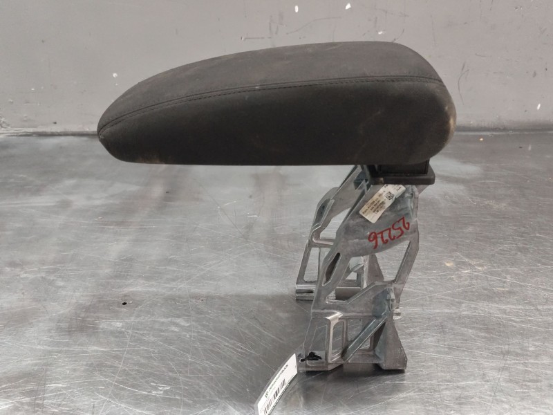 Recambio de apoyabrazos central para audi q3 (f3b) 35 tdi quattro referencia OEM IAM 83A864283  