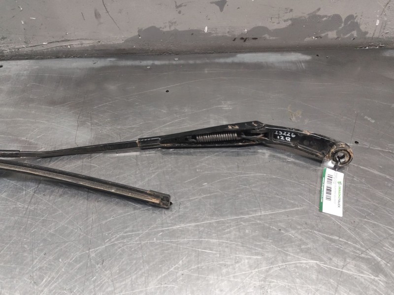 Recambio de brazo limpia delantero izquierdo para audi q3 (f3b) 35 tdi quattro referencia OEM IAM   