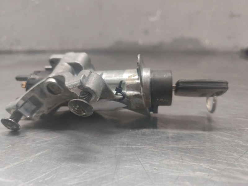 Recambio de bombin arranque para audi a4 berlina (b5) 1.8 referencia OEM IAM 4D0905851E  