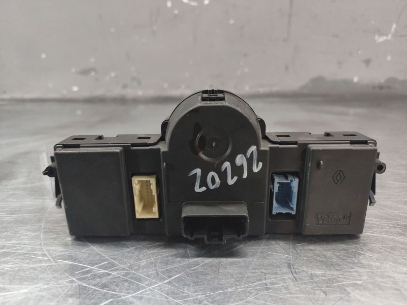Recambio de mando calefaccion / aire acondicionado para renault scenic ii grand confort dynamique referencia OEM IAM 8200501465 