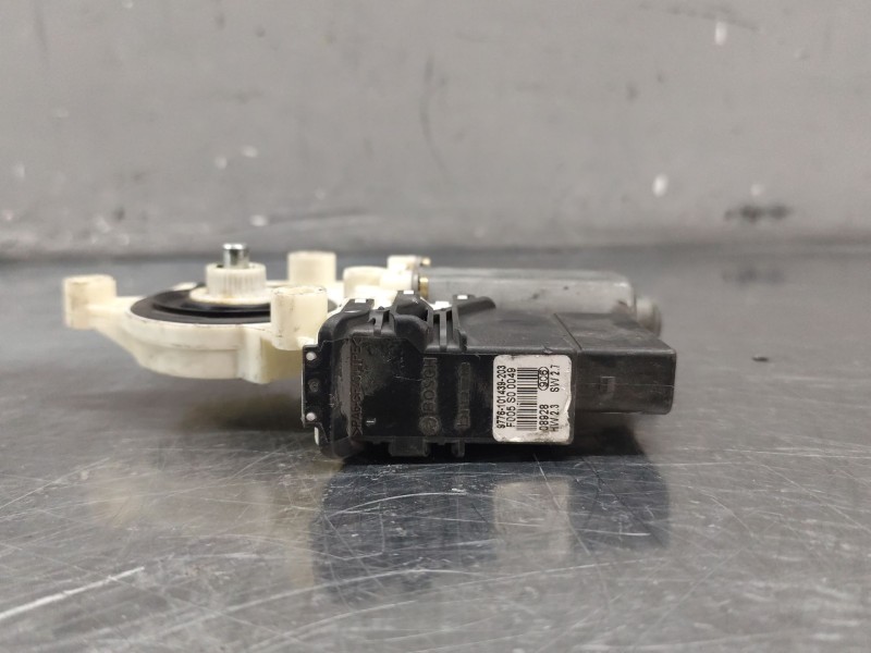 Recambio de motor elevalunas trasero izquierdo para volkswagen golf iv berlina (1j1) advance referencia OEM IAM 1J4959811C  