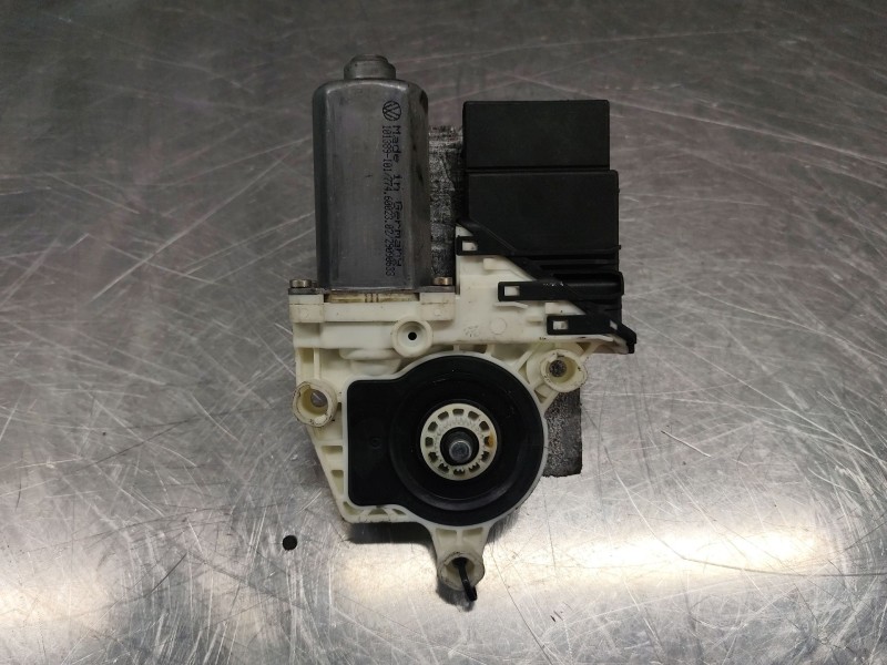 Recambio de motor elevalunas trasero izquierdo para volkswagen golf iv berlina (1j1) advance referencia OEM IAM 1J4959811C  