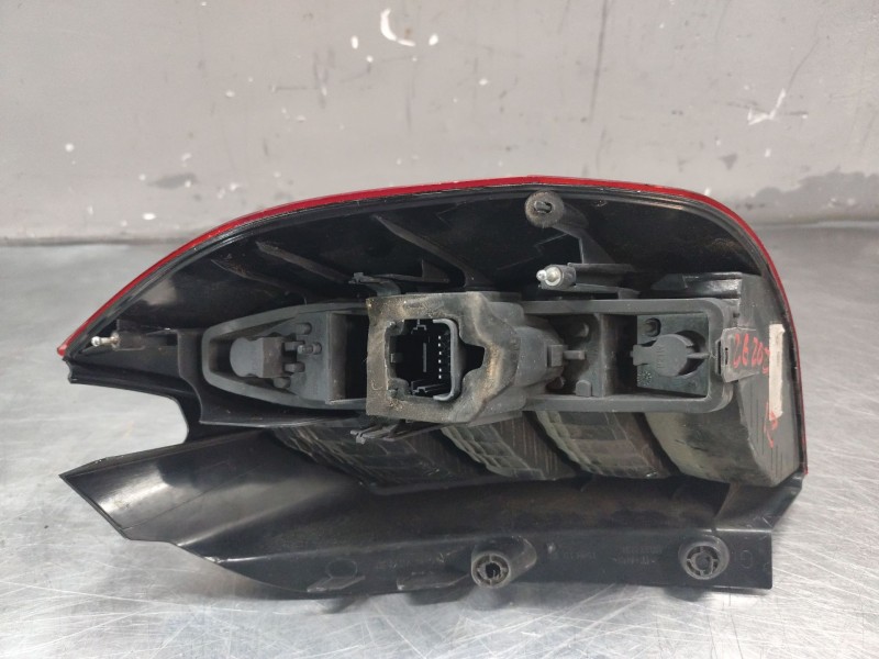 Recambio de piloto trasero izquierdo para renault scenic ii grand confort dynamique referencia OEM IAM   