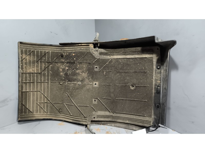 Recambio de guardabarros delantero derecho para iveco eurocargo 5.9 diesel referencia OEM IAM 8142621  