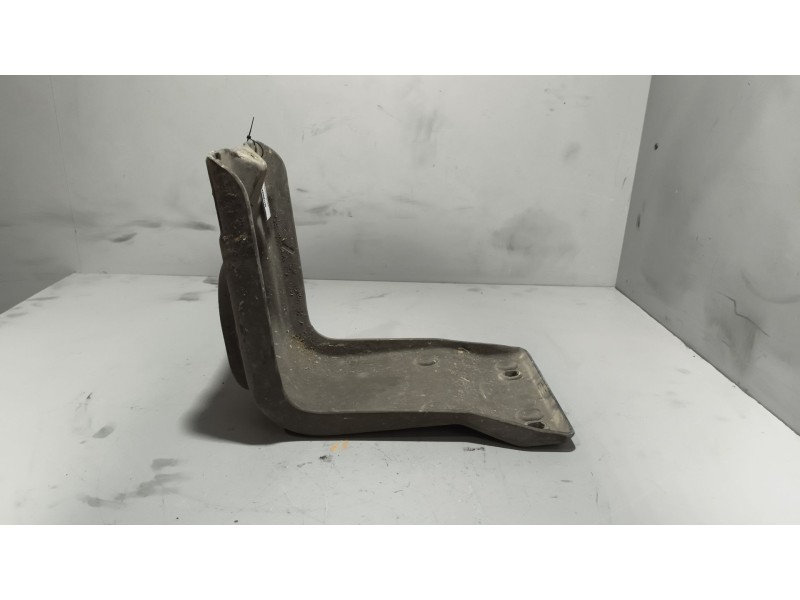 Recambio de soporte para iveco eurocargo 5.9 diesel referencia OEM IAM 8142842 DERECHA 