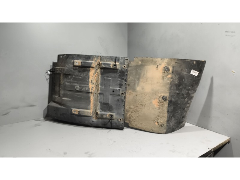 Recambio de guardabarros delantero izquierdo para iveco eurocargo 5.9 diesel referencia OEM IAM 8142626  