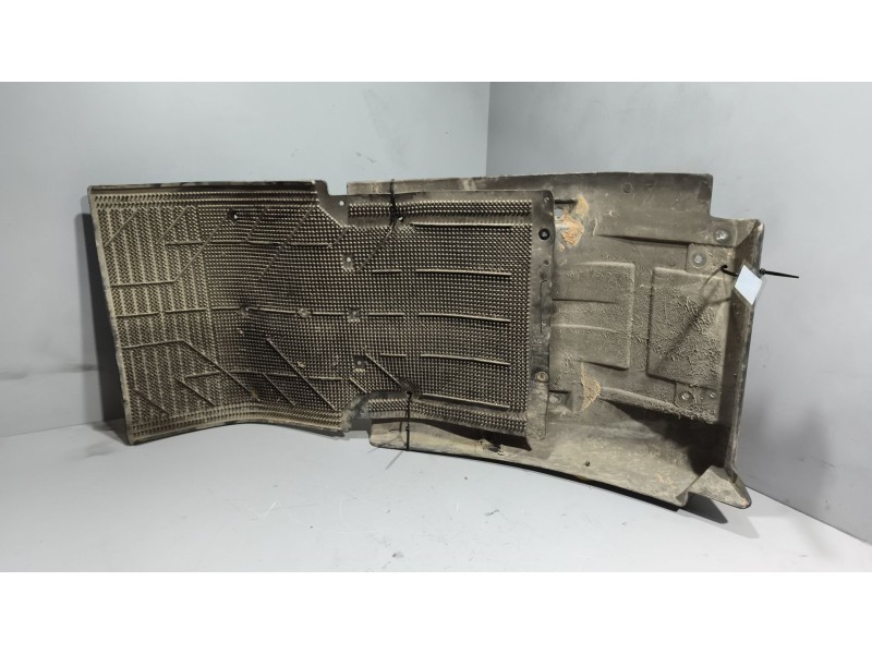 Recambio de guardabarros delantero izquierdo para iveco eurocargo 5.9 diesel referencia OEM IAM 8142626  