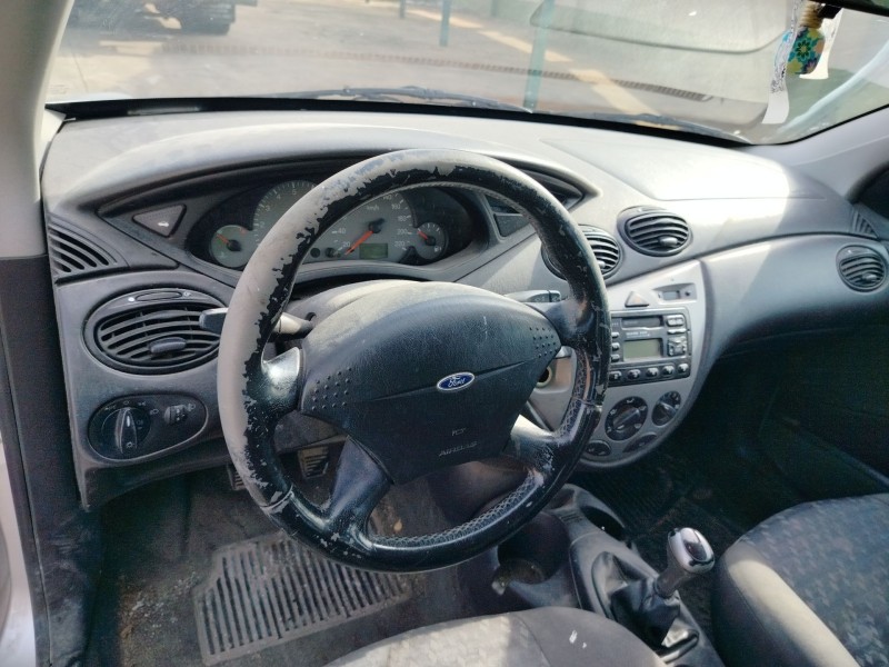 ford focus berlina (cak) del año 2000