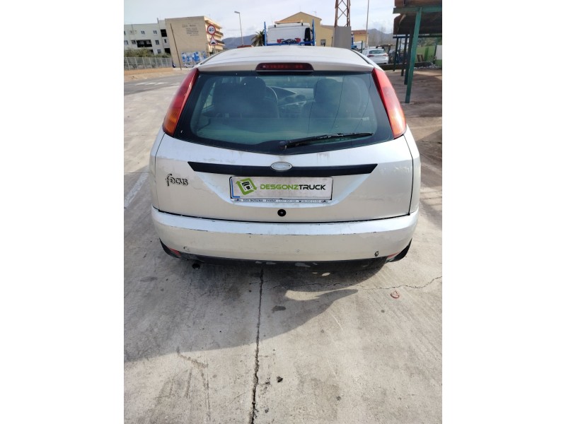 ford focus berlina (cak) del año 2000