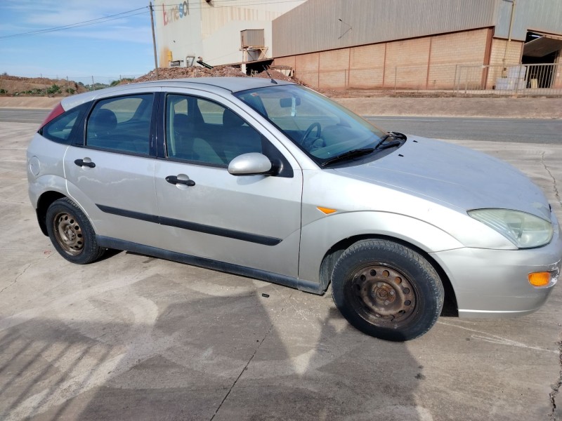 ford focus berlina (cak) del año 2000
