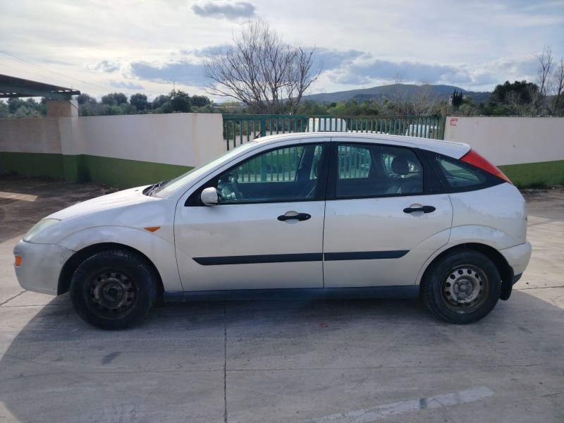 ford focus berlina (cak) del año 2000