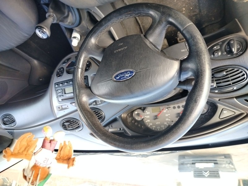 ford focus berlina (cak) del año 2003