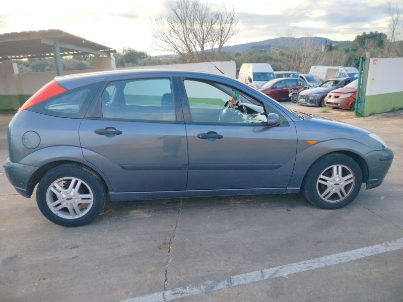 ford focus berlina (cak) del año 2003