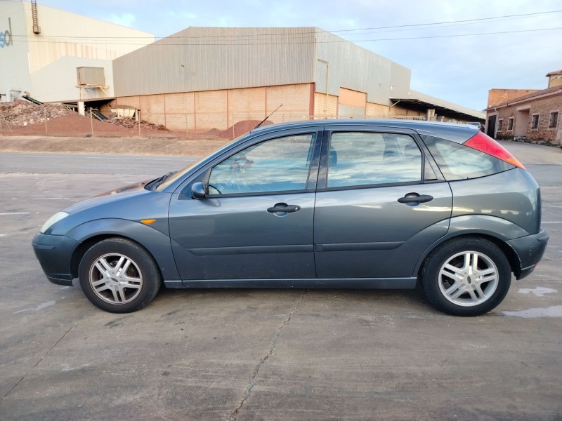 ford focus berlina (cak) del año 2003