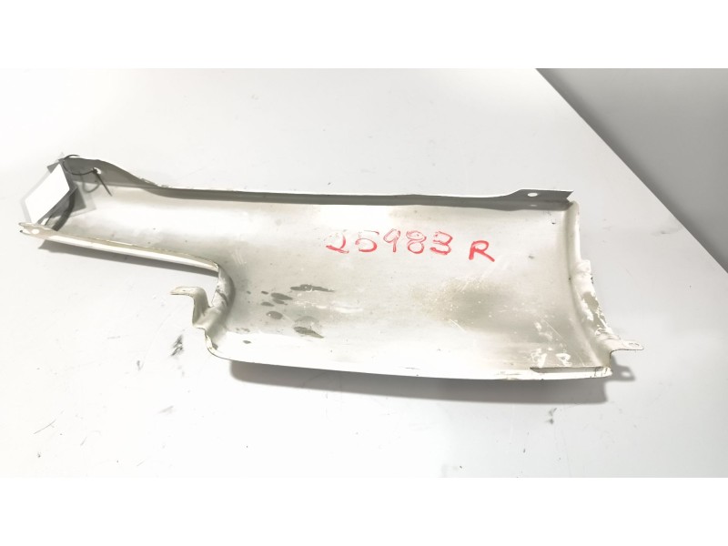 Recambio de deflector derecho para nissan cabstar e 3.0 diesel referencia OEM IAM F12620T000  