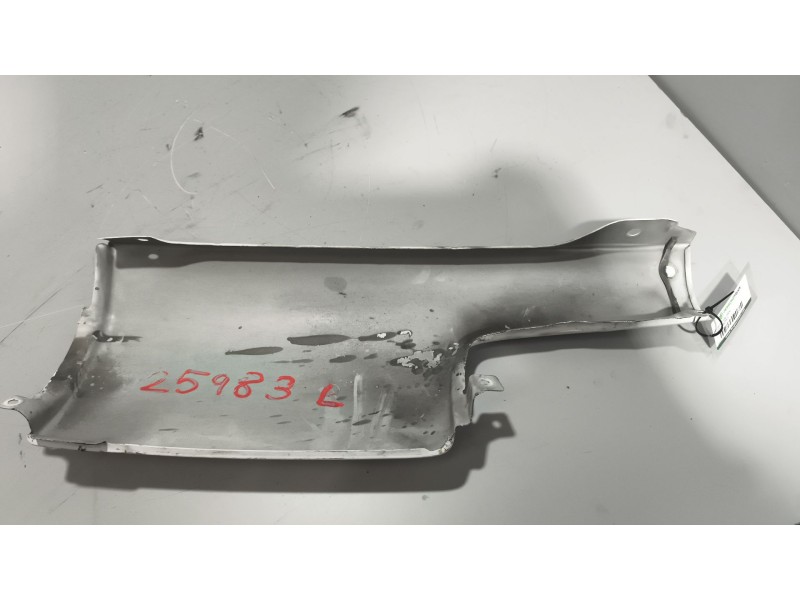 Recambio de deflector izquierdo para nissan cabstar e 3.0 diesel referencia OEM IAM F12630T000  