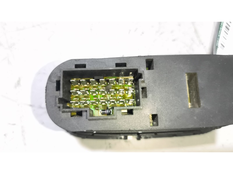 Recambio de mando elevalunas delantero izquierdo para daf serie xf105.xxx 12.9 diesel referencia OEM IAM 1811135  