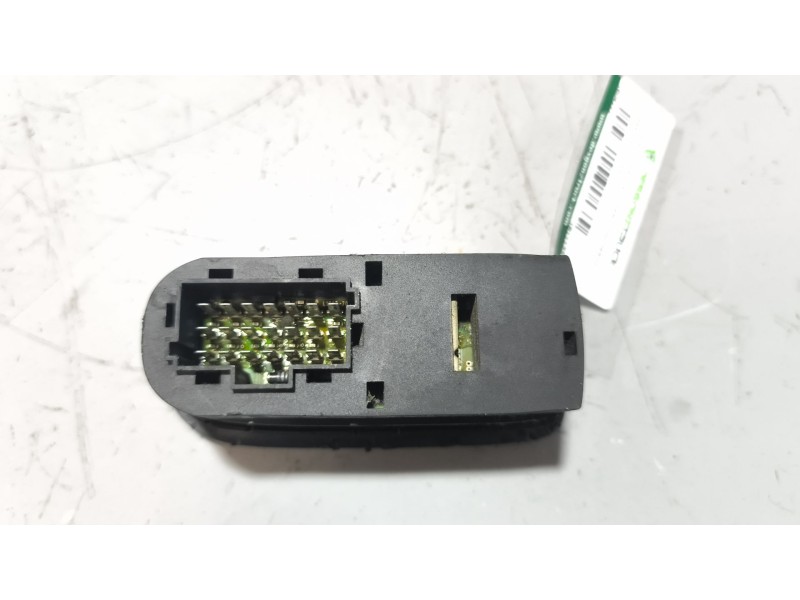 Recambio de mando elevalunas delantero izquierdo para daf serie xf105.xxx 12.9 diesel referencia OEM IAM 1811135  
