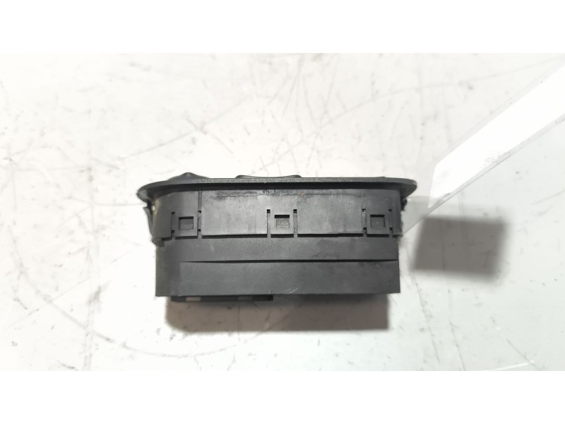 Recambio de mando elevalunas delantero izquierdo para daf serie xf105.xxx 12.9 diesel referencia OEM IAM 1811135  
