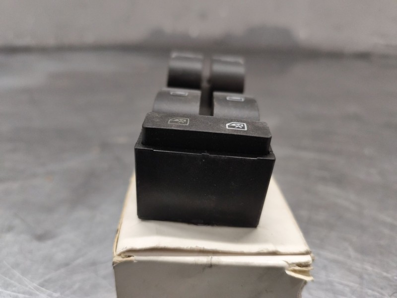 Recambio de mando elevalunas delantero izquierdo para audi a6 berlina (4b2) 2.5 tdi referencia OEM IAM 4B0959851B  