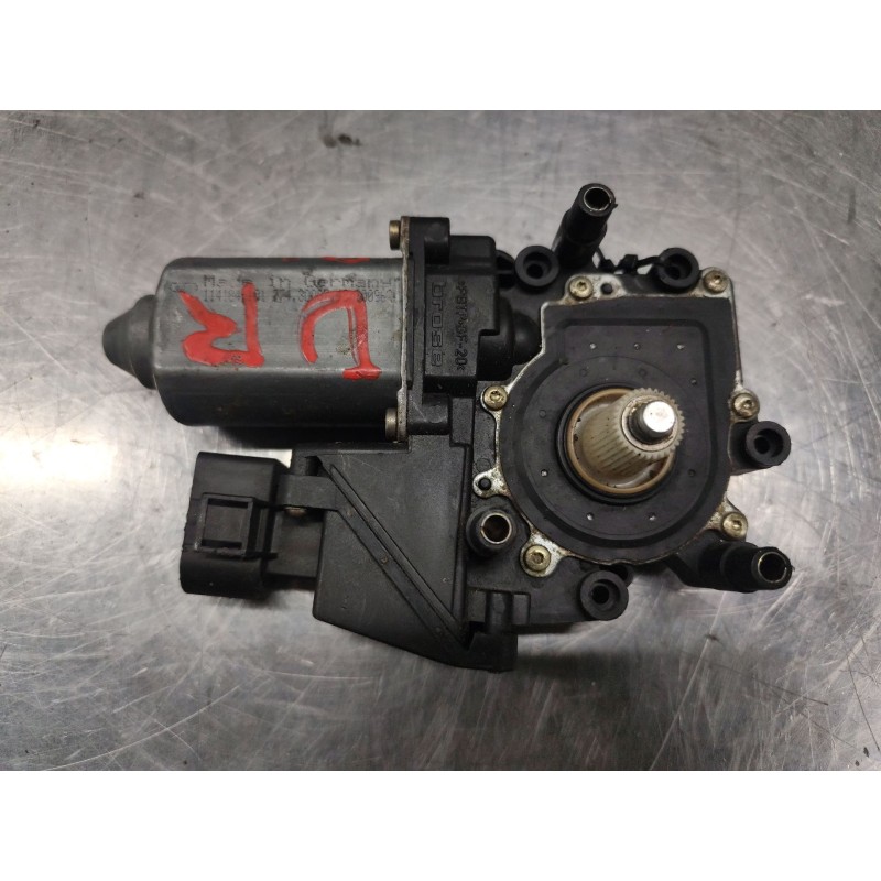 Recambio de motor elevalunas delantero derecho para audi a4 berlina (b5) 1.9 tdi referencia OEM IAM 113846113  