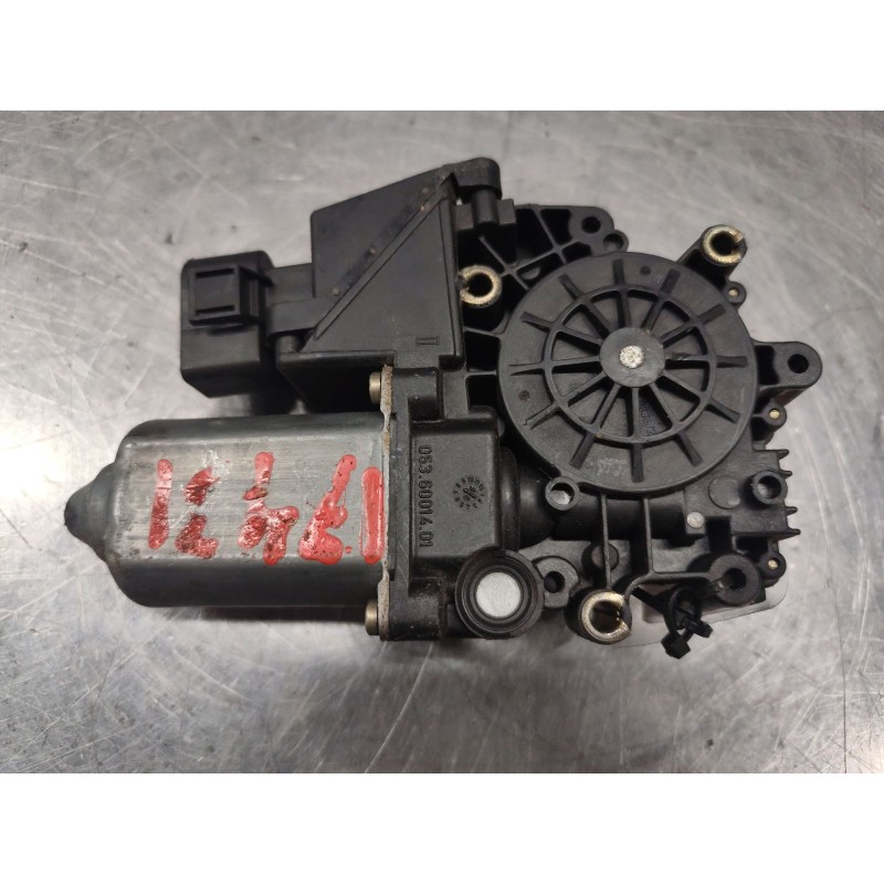 Recambio de motor elevalunas delantero derecho para audi a4 berlina (b5) 1.9 tdi referencia OEM IAM 113846113  