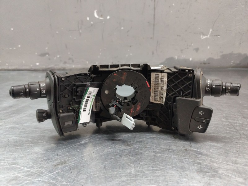 Recambio de mando multifuncion para renault scenic ii grand confort dynamique referencia OEM IAM 8200127728  