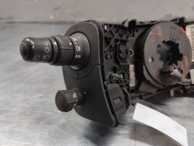 Recambio de mando multifuncion para renault scenic ii grand confort dynamique referencia OEM IAM 8200127728  