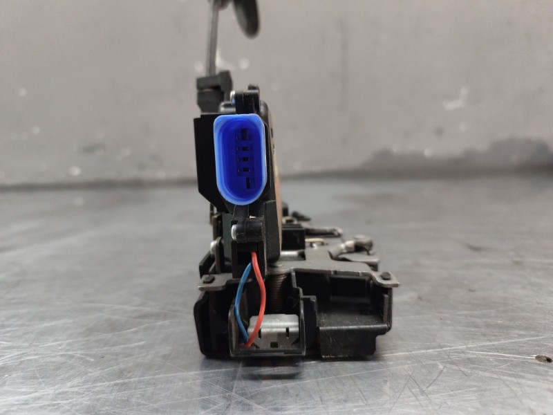 Recambio de cerradura puerta delantera izquierda para peugeot partner kombi confort referencia OEM IAM   