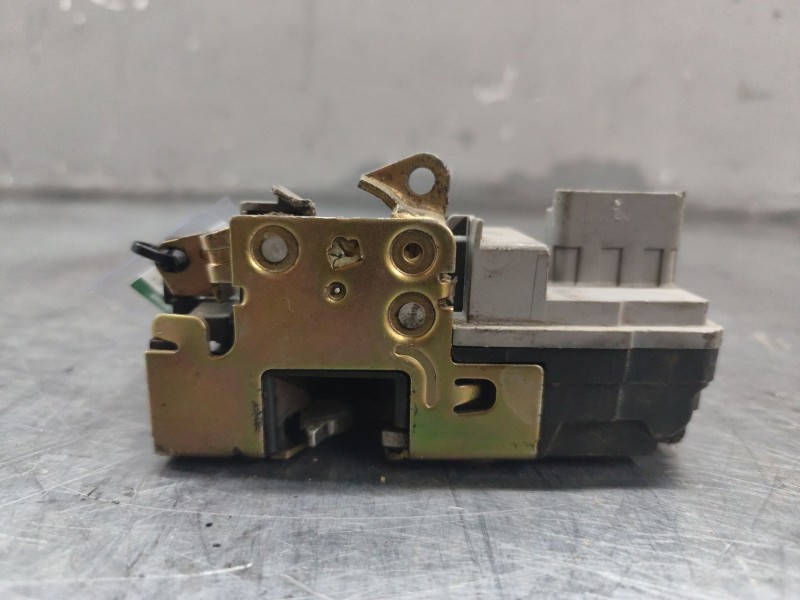 Recambio de cerradura puerta delantera derecha para peugeot 306 break 2.0 hdi cat referencia OEM IAM   