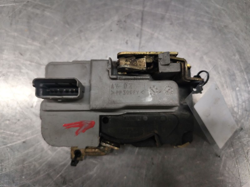 Recambio de cerradura puerta delantera derecha para peugeot 306 break 2.0 hdi cat referencia OEM IAM   