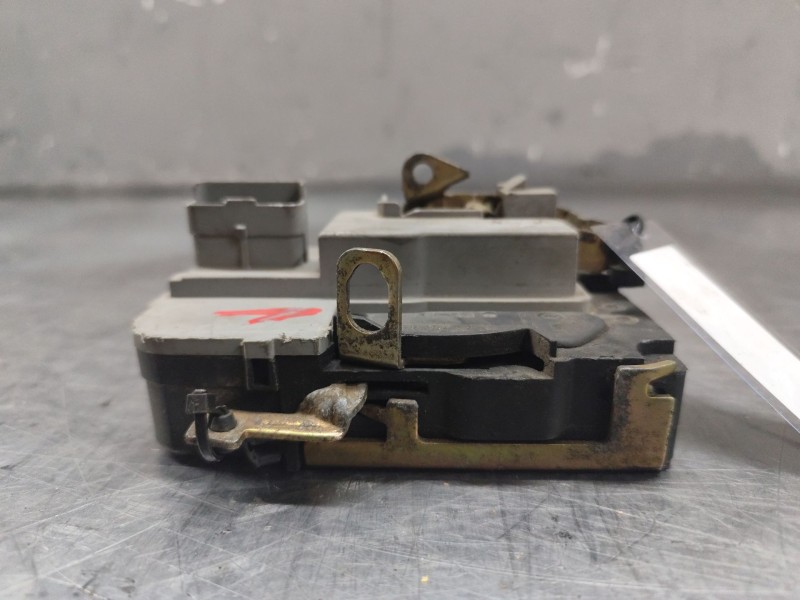 Recambio de cerradura puerta delantera derecha para peugeot 306 break 2.0 hdi cat referencia OEM IAM   