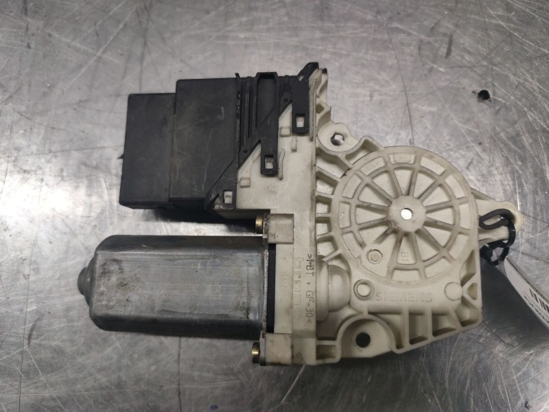 Recambio de motor elevalunas trasero derecho para seat leon (1m1) signo referencia OEM IAM 105407301 18 PINS 