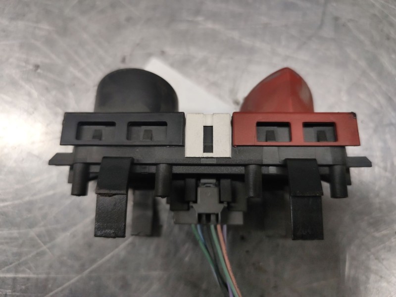 Recambio de warning para renault megane ii classic berlina confort authentique referencia OEM IAM 8200095493  