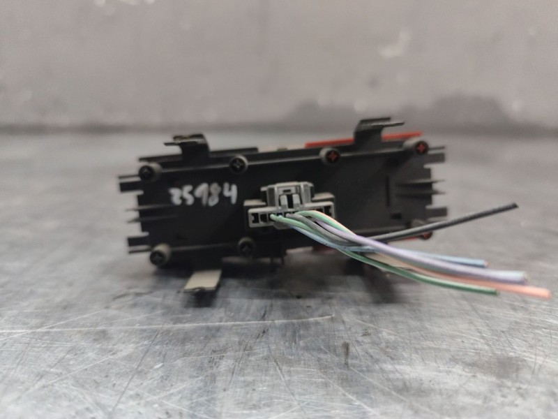 Recambio de warning para renault megane ii classic berlina confort authentique referencia OEM IAM 8200095493  